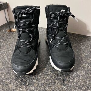 Sorel kinetic Snow Boots
